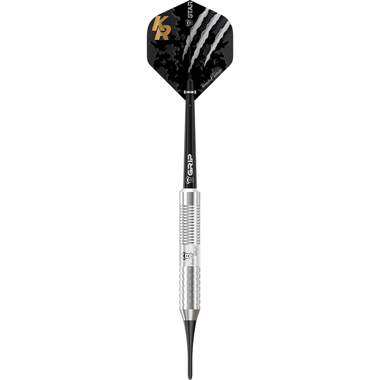 Das Bild zeigt einen silbernen Softdart mit dem Namen "Bulls Krzysztof Ratajski Brass Silver Softdarts - 18g". Der Dart hat einen schwarzen Flight mit Krallenmuster und goldfarbenen Initialen „KR“.