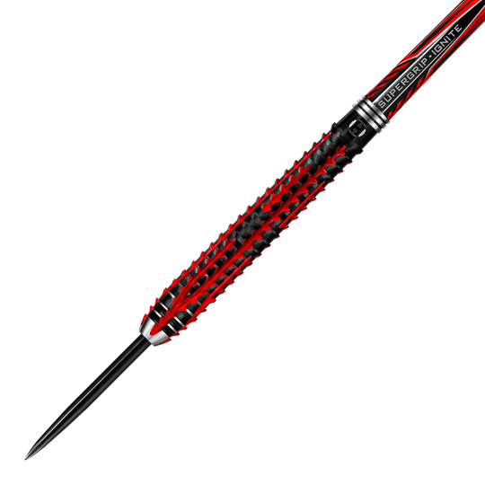 HA26999_Harrows_Fire_Inferno_Steeldarts_2 Das Bild zeigt einen Harrows Fire Inferno Steeldart mit schwarzem und rotem Design. Der Hintergrund ist in roten und grauen Linien gestaltet, die den Dart hervorheben.