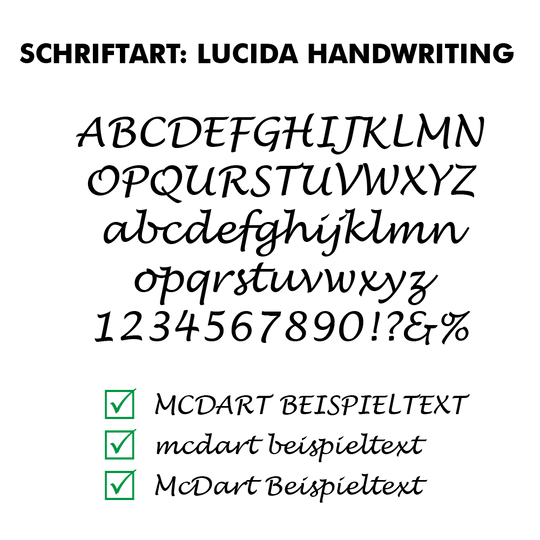 Flightdruck_Schriftart_LucidaHandwritingThHT3MMXEEFib Das Bild zeigt verschiedene Buchstaben, Zahlen und Satzzeichen in der Schriftart "Lucida Handwriting". Unten sind Beispielsätze in dieser Schriftart mit grünen Häkchen dargestellt.