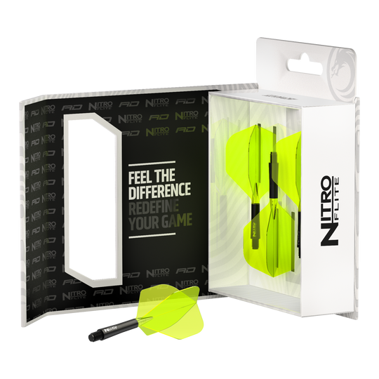 Red Dragon Nitroflite - Black Shaft Yellow No2 Flights Das Bild zeigt das Produkt "Red Dragon Nitroflite - Black Shaft Yellow No2 Flights" in seiner Verpackung. Die Dartflights sind gelb und haben schwarze Schäfte.