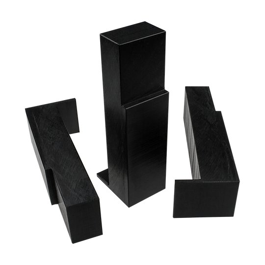 MC_Scolia_Abstandshalter_zur_Wandmontage_1 Das Bild zeigt drei schwarze Abstandshalter aus Kunststoff zur Wandmontage. Sie sind speziell für die Scolia Home 1 entwickelt worden.