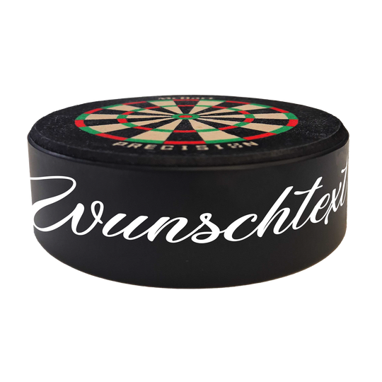 Abgebildet ist ein Produkt mit dem Dateinamen 765_McDart_Mini_Precision_Dartboard_Darthalter_2_WeatherSunday. Es handelt sich wahrscheinlich um ein Dartboard oder Zubehör.