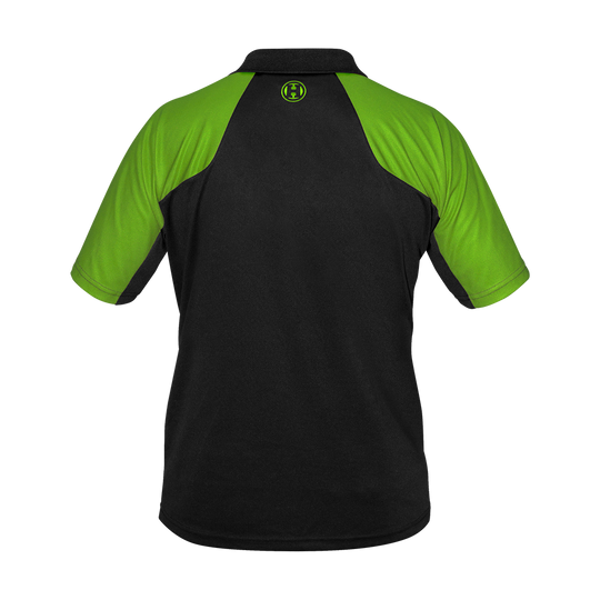 17492-Harrows-Vivid-Dartshirt-Black-Green-2 Das Bild zeigt das Harrows Vivid Dartshirt in Schwarz und Grün von hinten. Die Ärmel und der obere Rückenbereich sind grün, während der Rest des Shirts schwarz ist.