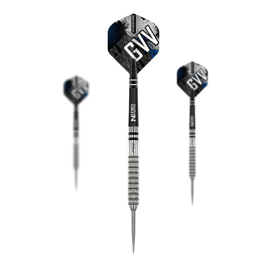 Red Dragon Gian Van Veen Tour Edition Steeldarts - 22g Das Bild zeigt drei Steeldarts des Modells "Red Dragon Gian Van Veen Tour Edition - 22g". Die Darts haben silberne Spitzen und Griffe mit schwarz-blauen Flights, auf denen "GVV" steht.