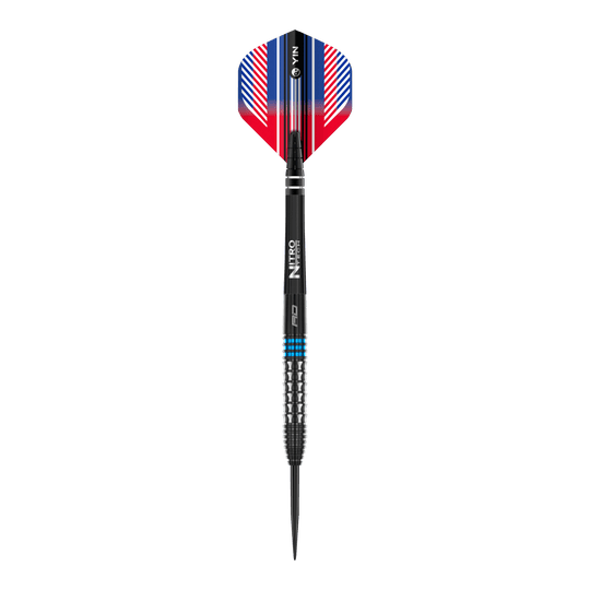 Red Dragon Vengeance Blue Steel Darts Das Bild zeigt einen Red Dragon Vengeance Blue Steeldart. Der Dart hat blaue und silberne Akzente sowie einen farbigen Flight in Rot, Blau und Weiß.