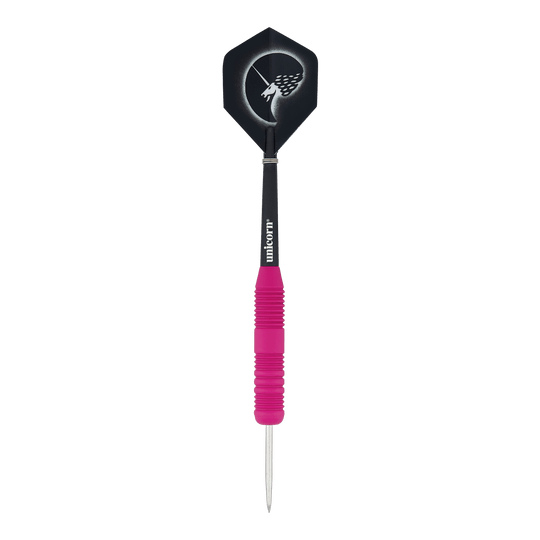 Unicorn Core Plus Rubberized Pink Steel Darts Dies ist ein Steeldart mit einer pinken, gummierten Griffzone. Das Flight zeigt ein Einhorn-Design auf schwarzem Hintergrund.