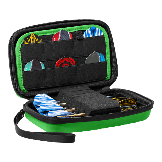 Das Bulls Orbis XL Dartcase in Grün ist auf dem Bild zu sehen. Es bietet ausreichend Stauraum für verschiedene Dartteile.