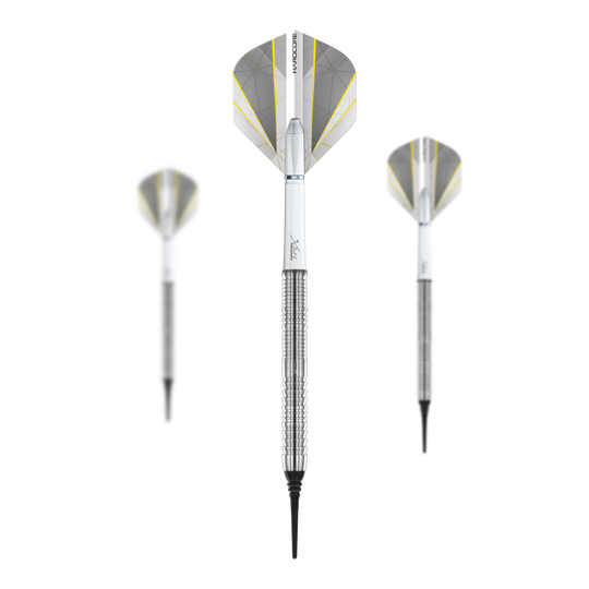 Red Dragon Seren 1 Pure Softdarts - 20g Das Bild zeigt drei "Red Dragon Seren 1 Pure Softdarts - 20g" Pfeile. Sie sind silberfarben mit schwarzen Spitzen und silber-gelb-weißen Flights.