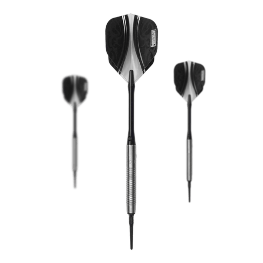 McDart 85 Tungsten V21 soft darts - 18.5g Das Bild zeigt drei Softdarts des Produkts "McDart 85er Tungsten V21 Softdarts - 18,5g". Die Darts haben silberne Barrels und schwarze Flights.