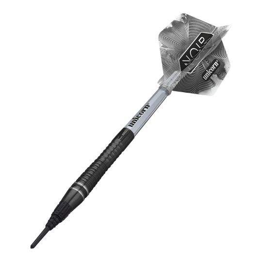 Unicorn World Champion Gary Anderson Noir Phase 6 Soft Darts Das Bild zeigt einen Unicorn World Champion Gary Anderson Noir Phase 6 Softdart. Der Dartpfeil ist schwarz-silbern und hat ein modernes, gemustertes Flight-Design.