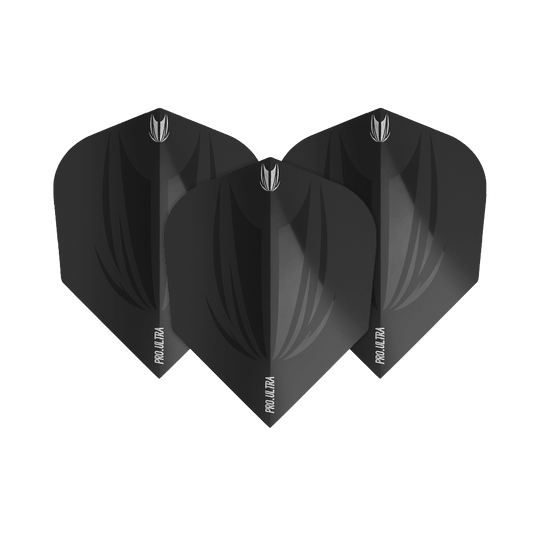 Das Bild zeigt drei schwarze Dartflights des Modells "Target ProUltra ID Black No6". Sie haben ein schlichtes, schwarzes Design mit einem kleinen weißen Logo und dem Schriftzug "PRO ULTRA".
