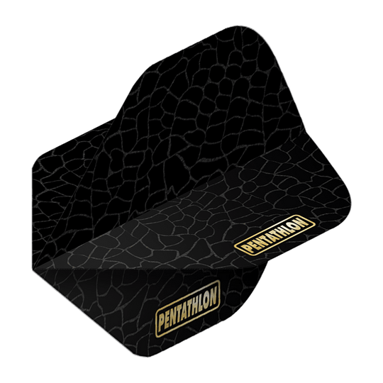 Pentathlon Flights RT Scales Das Bild zeigt das Produkt "Pentathlon RT Scales No2 Standard Flights". Die Flights sind schwarz mit einem dezenten Muster und dem goldenen "Pentathlon"-Logo.