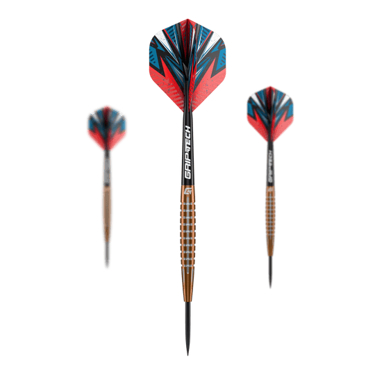 GOAT Quarterback V1 Tungsten Steel Darts Das Bild zeigt drei GOAT Quarterback V1 Tungsten Steeldarts. Die Pfeile haben bunte Flights in Rot, Blau und Schwarz sowie einen bronzefarbenen, gerillten Schaft.