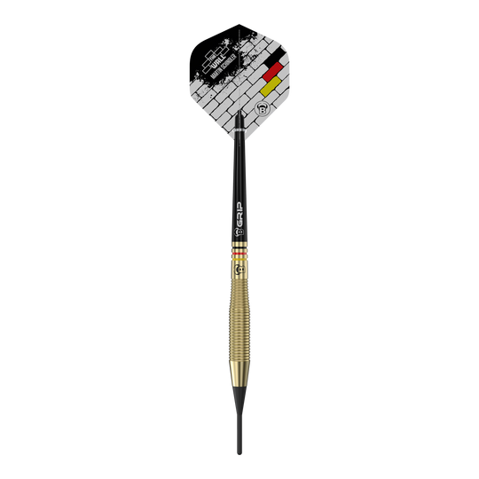 Auf dem Bild ist der Softdart "Bulls Martin Schindler The Wall Brass Softdarts - 18g" zu sehen. Der Dart hat eine goldfarbene Griffzone und ein Flight-Design mit Mauer- und Deutschlandfarben.