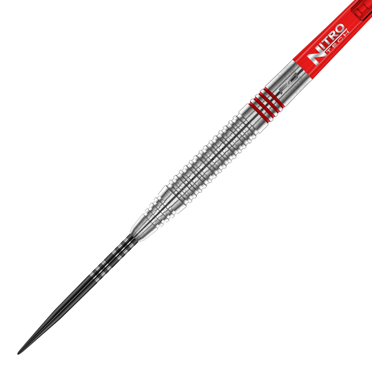 Red Dragon Jonny Clayton Original 2 steel darts Das Bild zeigt einen Red Dragon Jonny Clayton Original 2 Steeldart. Der Dartpfeil hat ein silbernes, gerilltes Barrel und einen roten Schaft mit der Aufschrift "Nitro Tech".