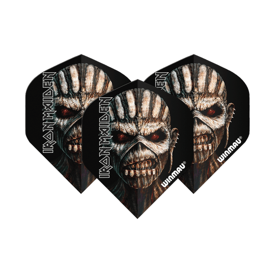 Das Bild zeigt drei Dartflights mit einem gruseligen Totenkopf-Design aus dem Buch "Book of Souls" von Iron Maiden. Auf den Flights stehen die Schriftzüge "IRON MAIDEN" und "Winmau".
