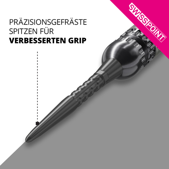 Das Bild zeigt eine präzisionsgefräste, schwarze Dartspitze mit speziellen Rillen für besseren Halt. Oben rechts steht „SWISS POINT“, und daneben ist der Text „PRÄZISIONSGEFRÄSTE SPITZEN FÜR VERBESSERTEN GRIP“ zu sehen.