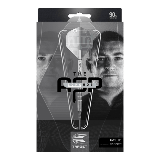 Auf dem Bild ist die Verpackung des Produkts „Target Nathan Aspinall X Echo Softdarts - 18g“ zu sehen. In der Mitte der Verpackung befindet sich ein Softdart mit der Aufschrift „TARGET“ und im Hintergrund sind zwei Gesichter abgebildet.