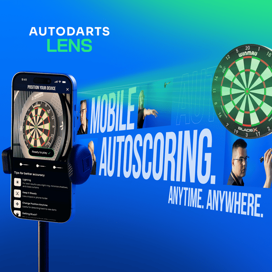 Winmau Autodarts Device Stand & 12 Months Membership Bundle Das Bild zeigt das Winmau Device Stand & 12 Monate Membership Bundle. Enthalten sind ein Gerätehalter und eine 12-monatige Mitgliedschaft.