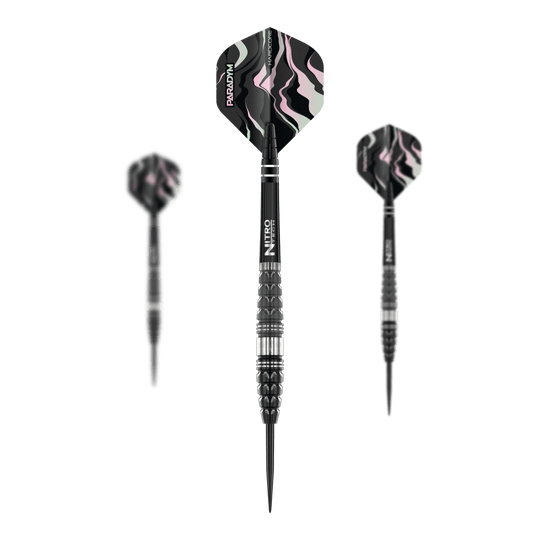 Auf dem Bild sind drei Red Dragon Paradym Torpedo Steeldarts zu sehen. Die Darts haben ein schwarzes Design mit silbernen und bunten Akzenten an den Flights.