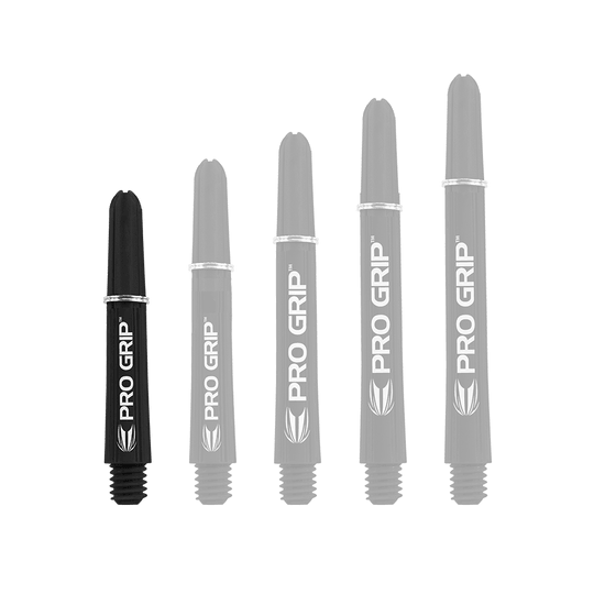 Target Pro Grip Shafts - 3 Sets - Black Auf dem Bild sind fünf schwarze Dartschäfte mit der Aufschrift "PRO GRIP" zu sehen. Sie stehen nebeneinander und sind unterschiedlich lang.