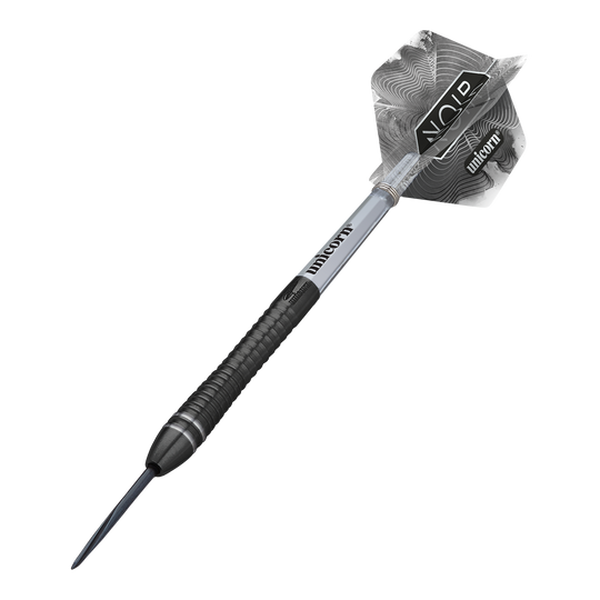 Unicorn World Champion Gary Anderson Noir Phase 6 Steeldarts Das Bild zeigt einen Steeldart aus der Produktreihe „Unicorn World Champion Gary Anderson Noir Phase 6“. Der Dart hat ein modernes, schwarzes Design mit silbernen Akzenten und individuell gestaltetem Flight.