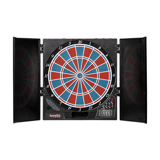8089_Karella_Elektronische_Dartscheibe_CB25_Turnierausf-hrung_1 Auf dem Bild ist die elektronische Dartscheibe CB 25 Turnierausführung zu sehen. Sie verfügt über ein digitales Display und ist mit zwei seitlichen Türen ausgestattet.