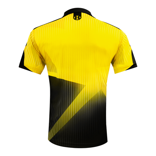 Harrows Shard Dartshirt - Gelb Das Bild zeigt das Harrows Shard Dartshirt in Gelb. Das Shirt hat ein auffälliges gelb-schwarzes Design mit weißen dünnen Linien.