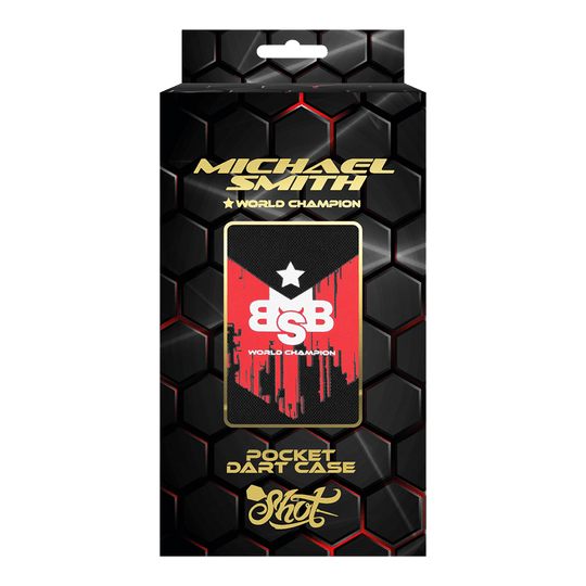 Shot Michael Smith World Champion Pocket Dartcase - Victory Die Abbildung zeigt die Verpackung des Produkts "Shot Michael Smith World Champion Pocket Dartcase - Victory". Das Design ist schwarz mit goldener Schrift und hebt das Dartcase sowie den Titel "World Champion" hervor.
