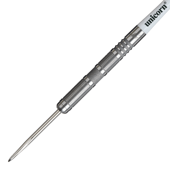Das Bild zeigt einen Unicorn James Wade The Machine Range Phase 4 Steeldart. Der Dartpfeil ist silberfarben und hat eine geriffelte Griffzone für besseren Halt.