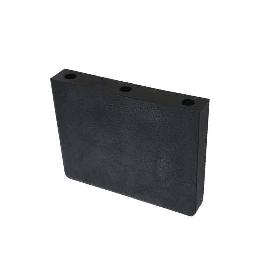 643_Point_Guard_1_Variante1 Das Bild zeigt ein schwarzes, rechteckiges Produkt namens "Point Guard" mit drei Bohrlöchern auf der oberen Seite. Es wirkt massiv und besteht vermutlich aus einem festen Material.