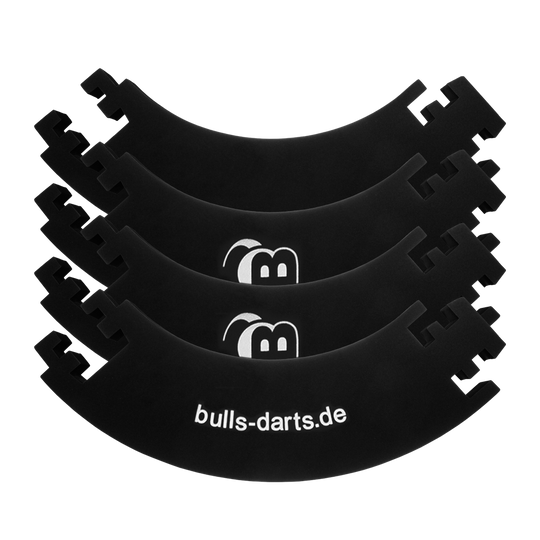 DBS3S_Bulls_Quarterback_Surround_Schwarz_3 Das Bild zeigt vier schwarze Viertelkreise aus Schaumstoff mit dem Aufdruck "bulls-darts.de". Diese Teile bilden zusammen den "Quarterback Surround" als Schutz für die Dartscheibe.