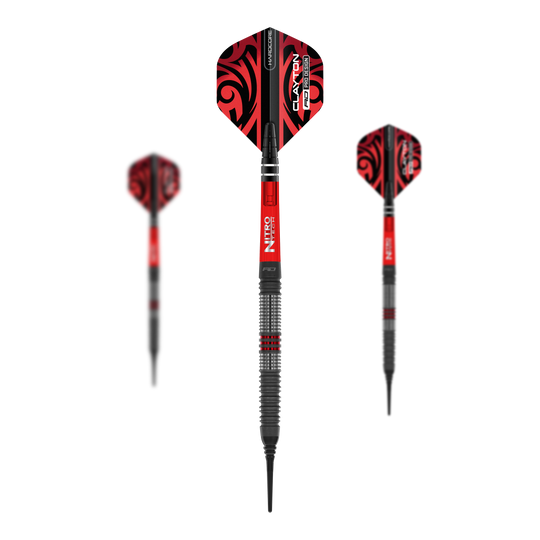 Red Dragon Jonny Clayton Hiraeth Soft Darts - 20g Das Bild zeigt die Red Dragon Jonny Clayton Hiraeth Softdarts mit einem Gewicht von 20g. Die Darts haben ein auffälliges rotes Design mit schwarzen Mustern und silbernen Ringen am Barrel.