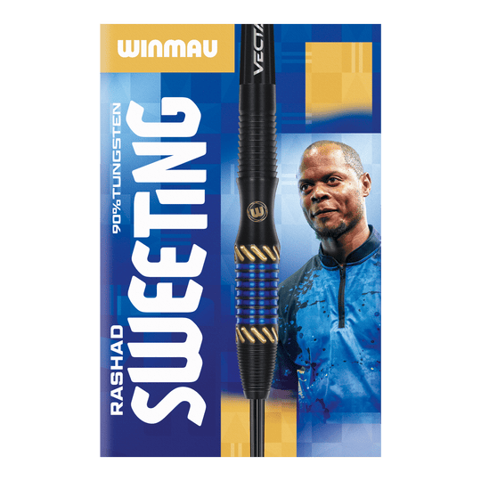 Das Bild zeigt die Verpackung der "Winmau Rashad Sweeting Steeldarts - 24g". In der Mitte ist ein Dartpfeil abgebildet, daneben ist eine Person in einem blauen Outfit zu sehen.