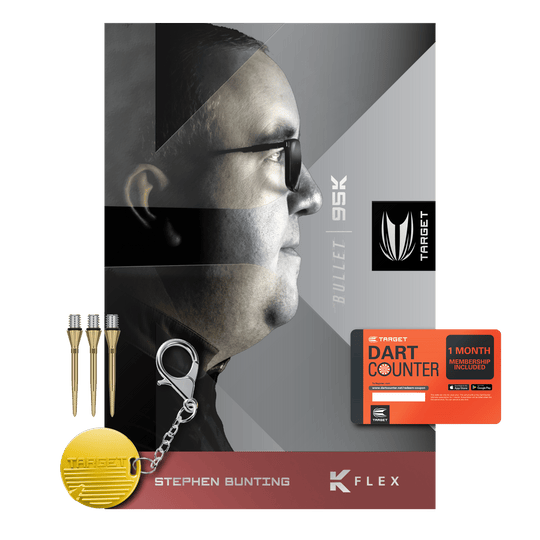 Das Bild zeigt das Produkt "Target Stephen Bunting 95K Softdarts - 19g" mit Zubehör wie Dartspitzen, Schlüsselanhänger und einer Dart Counter Karte. Im Hintergrund ist ein Porträt von Stephen Bunting zu sehen.