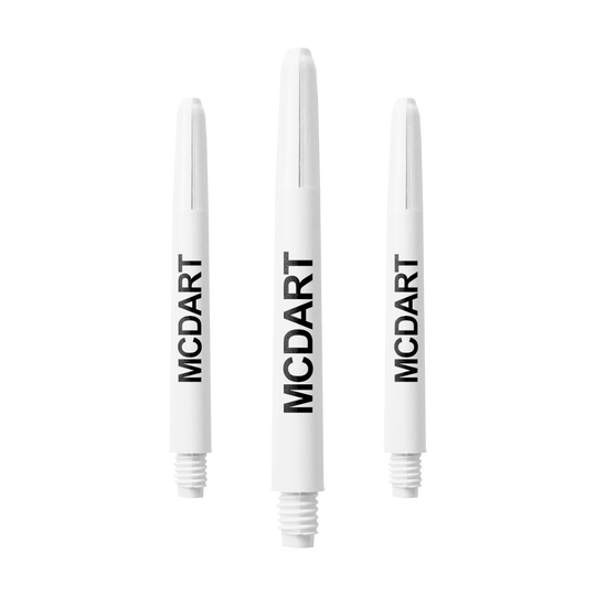 MD-603_Nylon_Shafts_mit_Wunschdruck_Schneeweiss_48mm_1 Das Bild zeigt drei weiße Dartschäfte aus Nylon mit schwarzem Aufdruck "MCDART". Sie sind in unterschiedlichen Längen abgebildet und haben ein Schraubgewinde am unteren Ende.