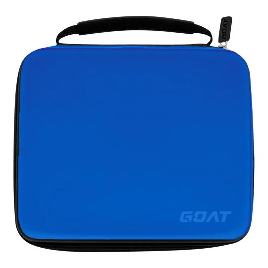 Dies ist ein rechteckiges Dart-Etui in leuchtendem Blau mit schwarzem Reißverschluss und Tragegriff. In der unteren rechten Ecke befindet sich das Logo "GOAT".