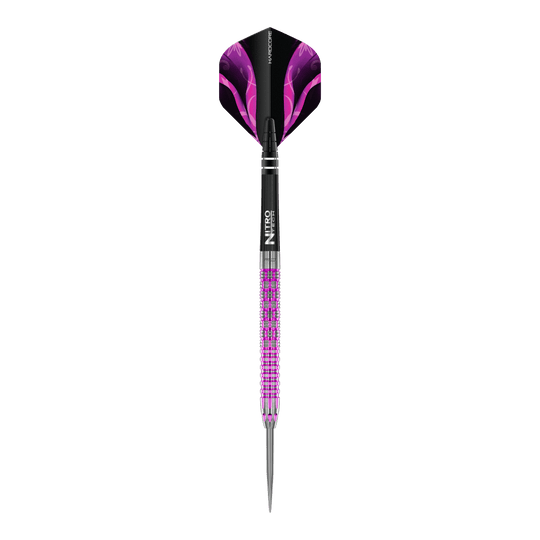 Red Dragon Tyrian Steeldarts Das Bild zeigt einen Red Dragon Tyrian Steeldart mit auffälligen lila und silbernen Details. Der Dart hat eine metallische Spitze und ein schwarzes Flight mit lila Muster.