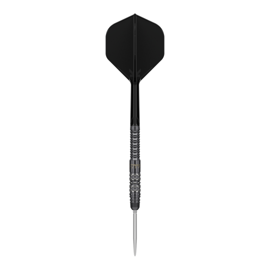 Die Target Japan Black Marque Creed Swiss Point Steeldarts - 23g werden auf dem Bild gezeigt. Diese schwarzen Darts wirken hochwertig und professionell.
