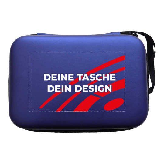 Hier ist ein McDart System4 Dartcase in Blau Metallic zu sehen. Das Etui liegt geöffnet auf einer glänzenden Oberfläche.