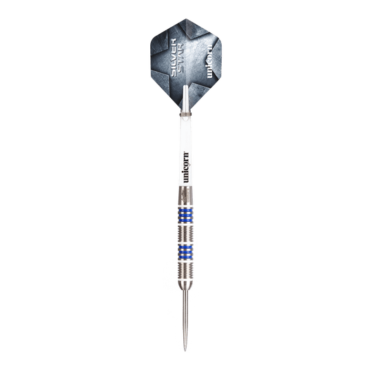 Unicorn Silver Star Var.4 Gary Anderson steel darts Dieses Bild zeigt Unicorn Silver Star Var.4 Gary Anderson Steeldarts. Die Darts liegen nebeneinander auf einer weißen Fläche.