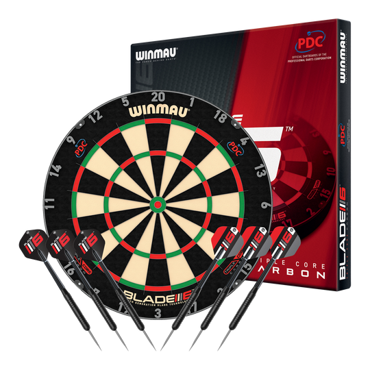 Winmau Blade 6 Triple Core Set with 2 sets of darts Das Bild zeigt das Produkt "810008_Winmau_Blade6_TripleCore_Starter_Bundle_1". Es ist ein Starter-Set für Dartspieler.