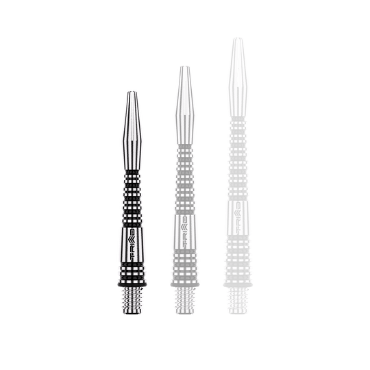 Auf dem Bild sind drei schwarze, geriffelte Aluminium-Dartschäfte in unterschiedlicher Länge zu sehen. Sie haben ein silbernes Muster und die Marke "Triad RX" ist darauf eingraviert.