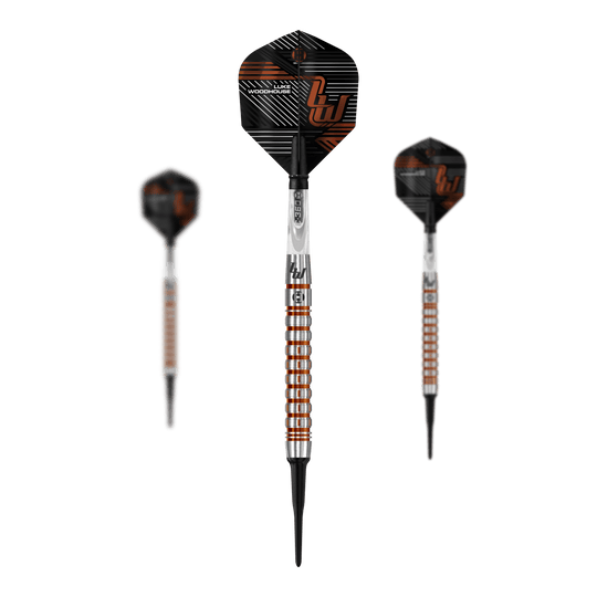Das Bild zeigt die Harrows Luke Woodhouse Series 2 Softdarts mit einem Gewicht von 18g. Die Darts haben ein silbernes Barrel mit orangenen Akzenten und schwarzen Flights.