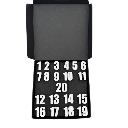 McDart Dartboard Number Rings / Number Ring Classic Das Bild zeigt eine Box mit dem Namen 'classic wei box'. Die Verpackung ist deutlich und das Produkt steht im Mittelpunkt.
