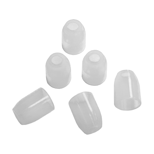 LSF9_L-Style_Champagne-Ringe_Transparent_1 Das Bild zeigt sechs durchsichtige, zylinderförmige Kunststoffkappen. Sie sind auf einem transparenten Hintergrund angeordnet.