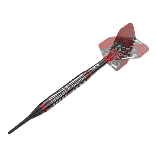 Winmau Cypher Softdarts - 20g Dies ist ein Winmau Cypher Softdart mit einem Gewicht von 20 Gramm. Der Dart hat ein modernes Design mit schwarzen, silbernen und roten Akzenten.