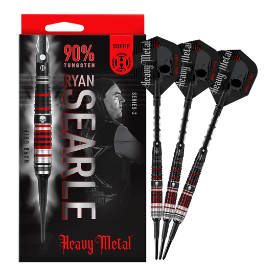 Das Bild zeigt die "Harrows Ryan Searle Heavy Metal Series 2 Softdarts" mit einer Verpackung und drei Darts. Die Darts bestehen zu 90 % aus Wolfram und haben ein schwarzes und rotes Design mit Totenkopf-Motiv.