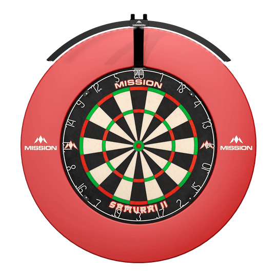 Mission Torus 100 Foldable LED Dartboard Lighting Das Bild zeigt ein rundes, beleuchtetes LED-Dartboard mit der Aufschrift "Mission Torus 100" und "Samurai II" in der Mitte. Das Dartboard ist von einem roten Schutzring mit dem Mission-Logo umgeben.