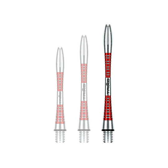 Das Bild zeigt drei unterschiedlich lange, rot-silberne Dartschäfte aus Aluminium. Sie stehen nebeneinander aufrecht auf einem grünen Hintergrund.